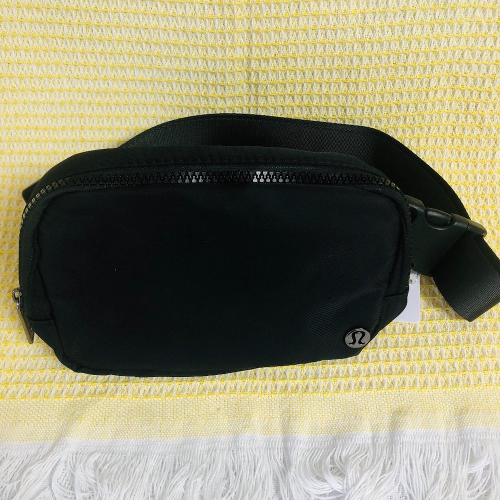 Lululemon Everywhere Belt Bag